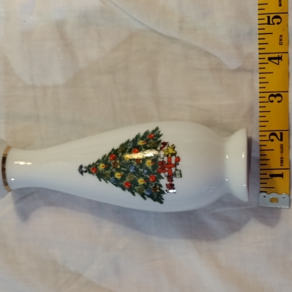 Jamestown China White Vase with Christmas Tree Design Japan - Picture 8 of 9